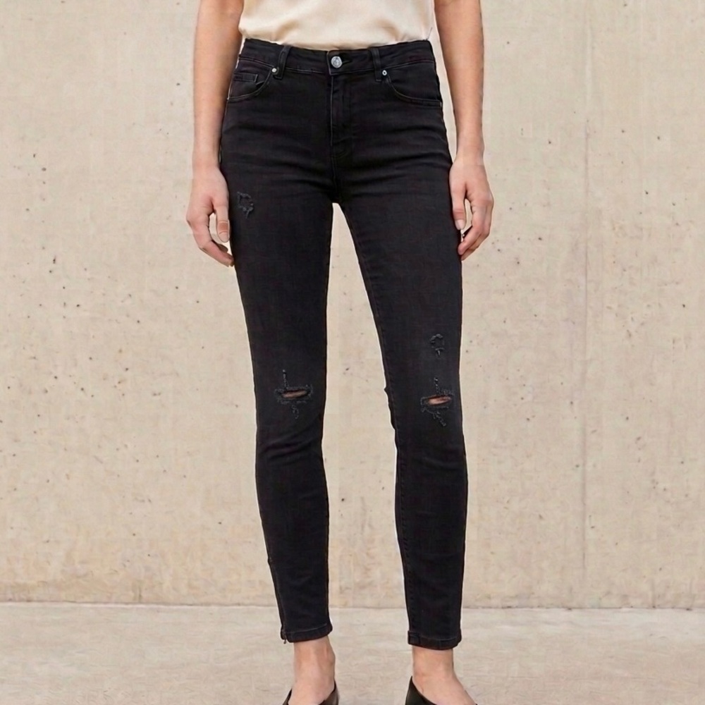Zara Distressed Mid Rise Slim Fit Jeans Black Ankle Zip Womens Size 10